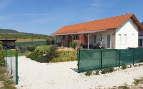 Buzavirag Apartmanhaz