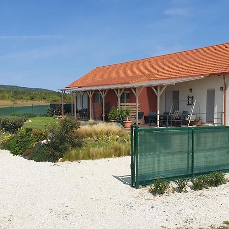 Buzavirag Apartmanhaz Balatonakali Exterior foto