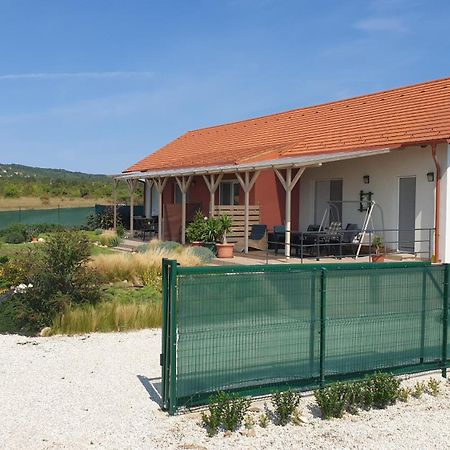 Buzavirag Apartmanhaz Balatonakali Exterior foto