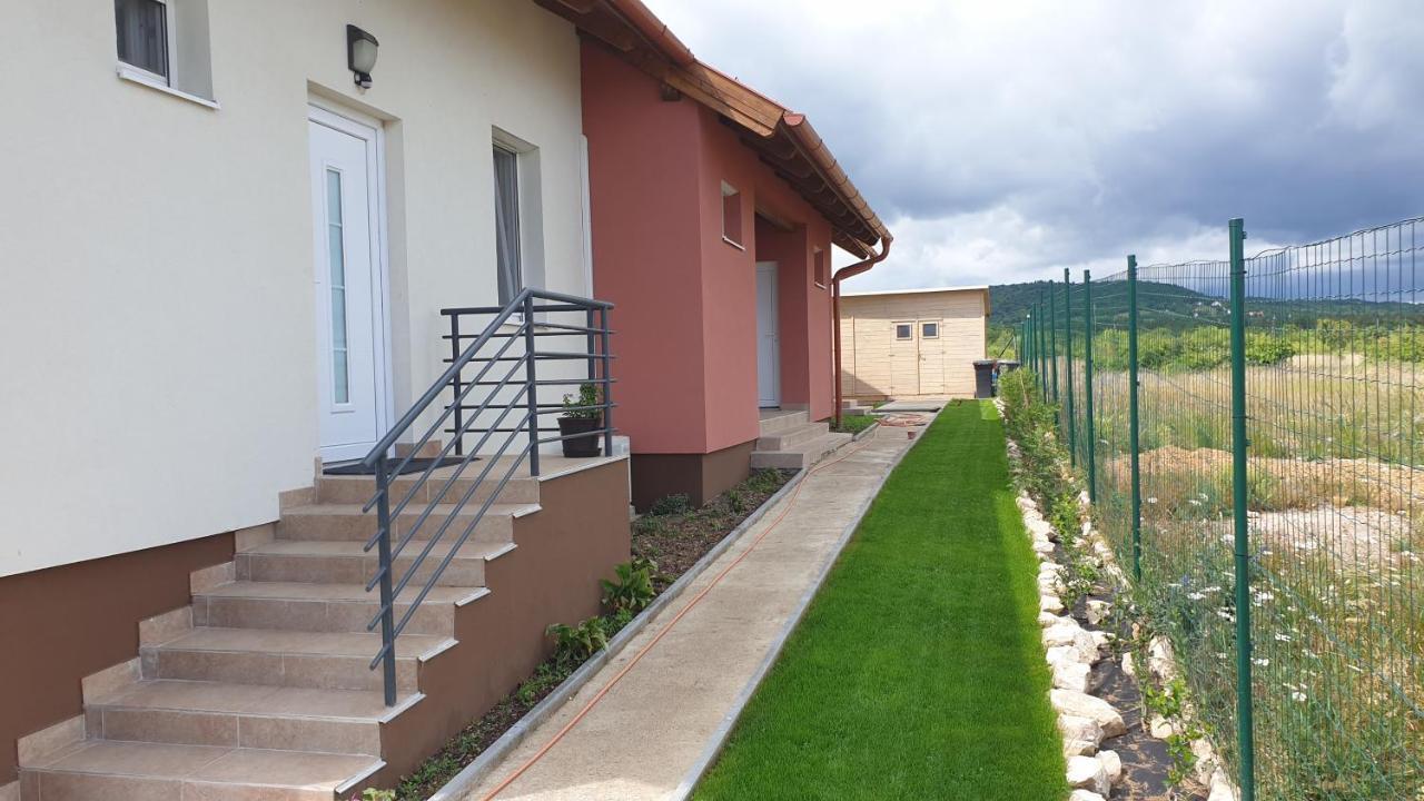 Buzavirag Apartmanhaz Balatonakali Exterior foto