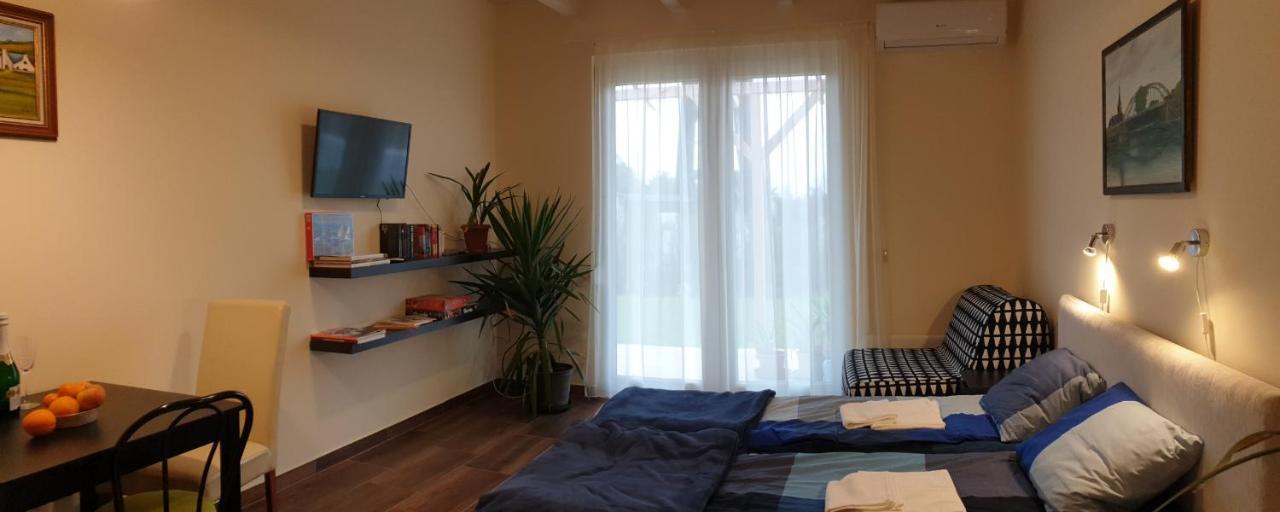 Buzavirag Apartmanhaz Balatonakali Exterior foto