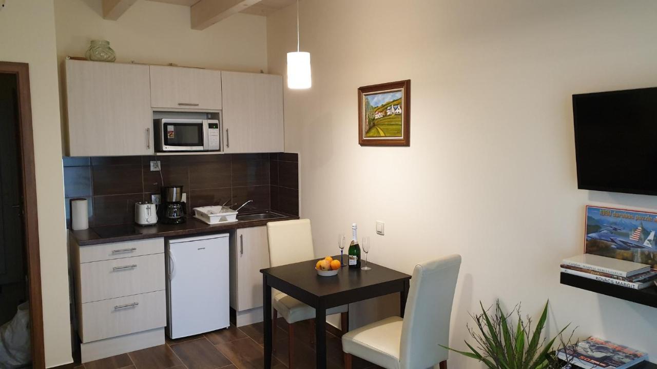 Buzavirag Apartmanhaz Balatonakali Exterior foto