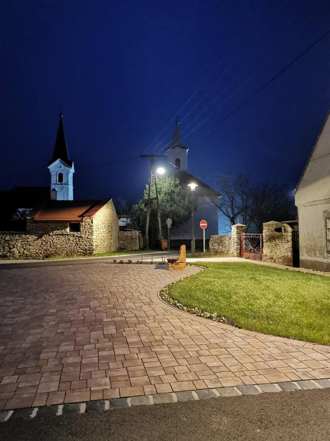 Buzavirag Apartmanhaz Balatonakali Exterior foto
