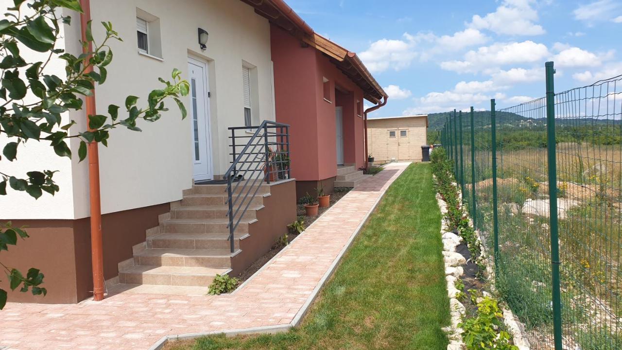 Buzavirag Apartmanhaz Balatonakali Exterior foto